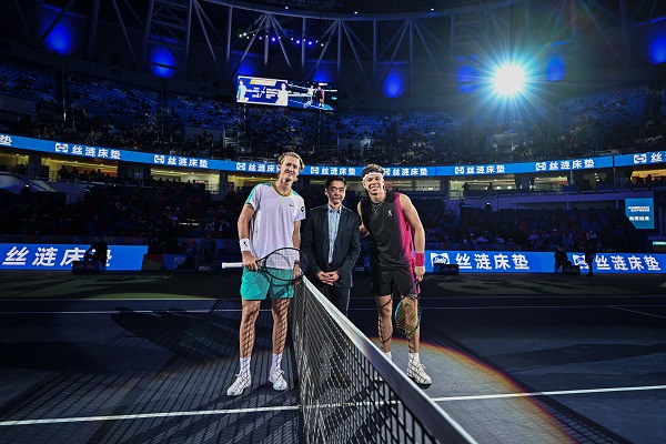 赛场喝彩 赛场喝彩