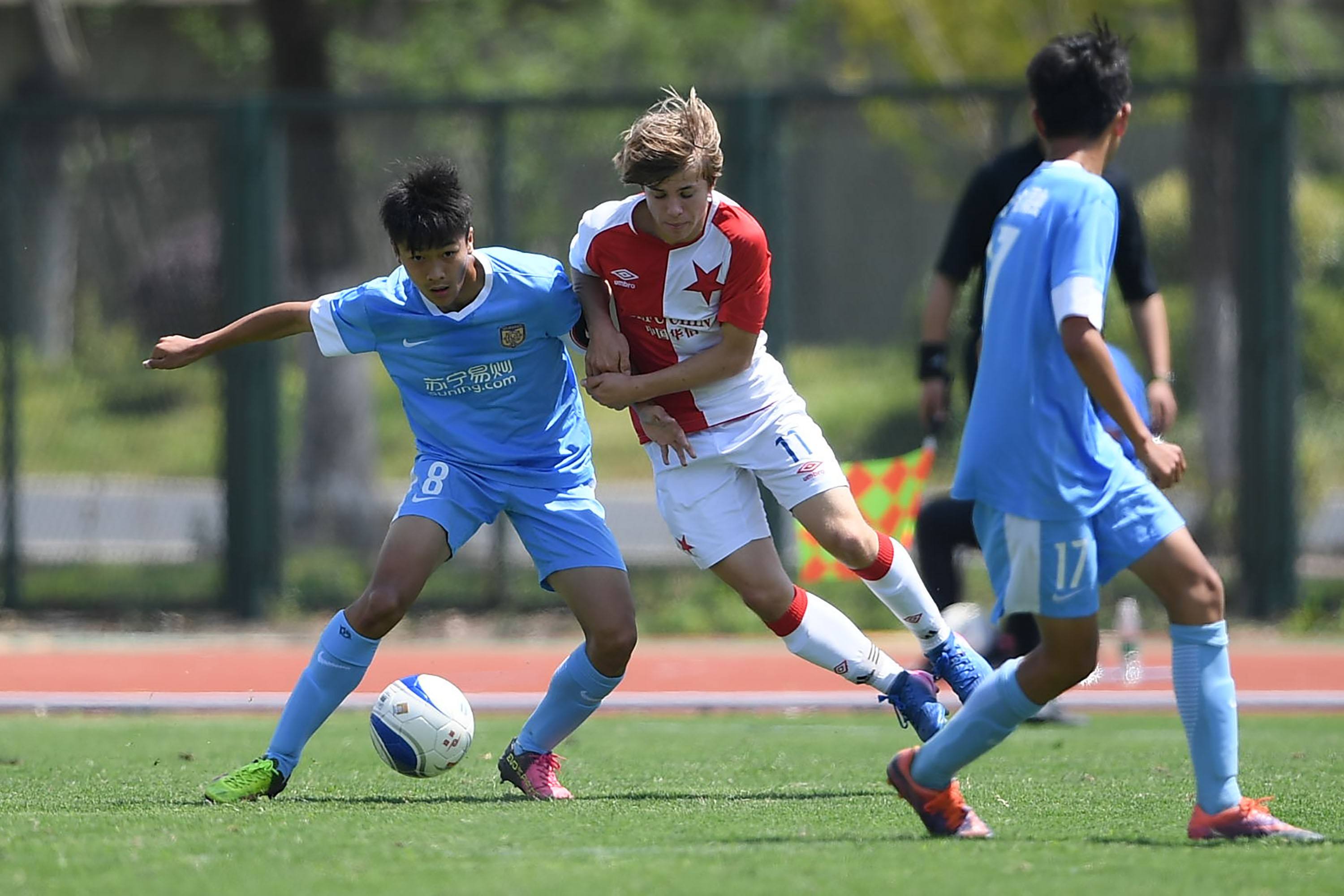 借助现代科 借助现代科